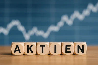 Wooden Blocks Spelling Aktien With Stock Market Graph