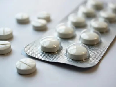 White Medical Pills In Blister Pack And Loose