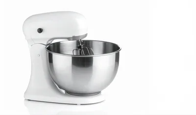 White Stand Mixer With Stainless Steel Bowl
