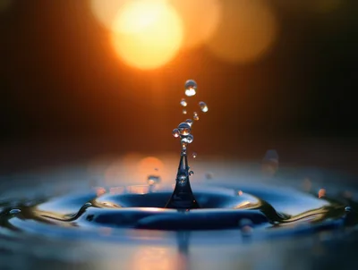 Macro Water Drop Impact Creating A Crown Splash