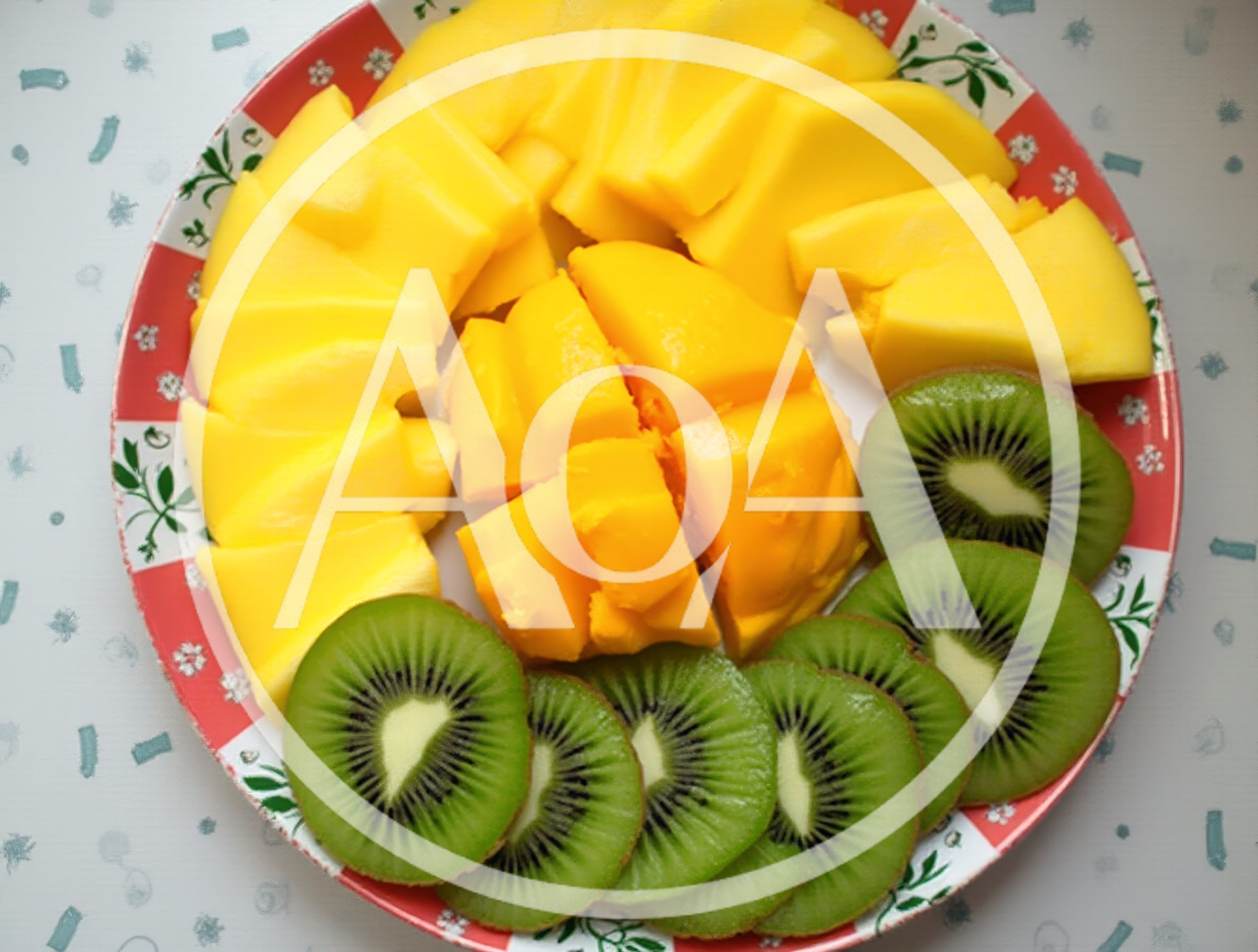 Fresh Sliced Mango and Kiwi Fruit Platter