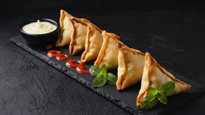 Crispy Fried Samosas Served With Dipping Sauce