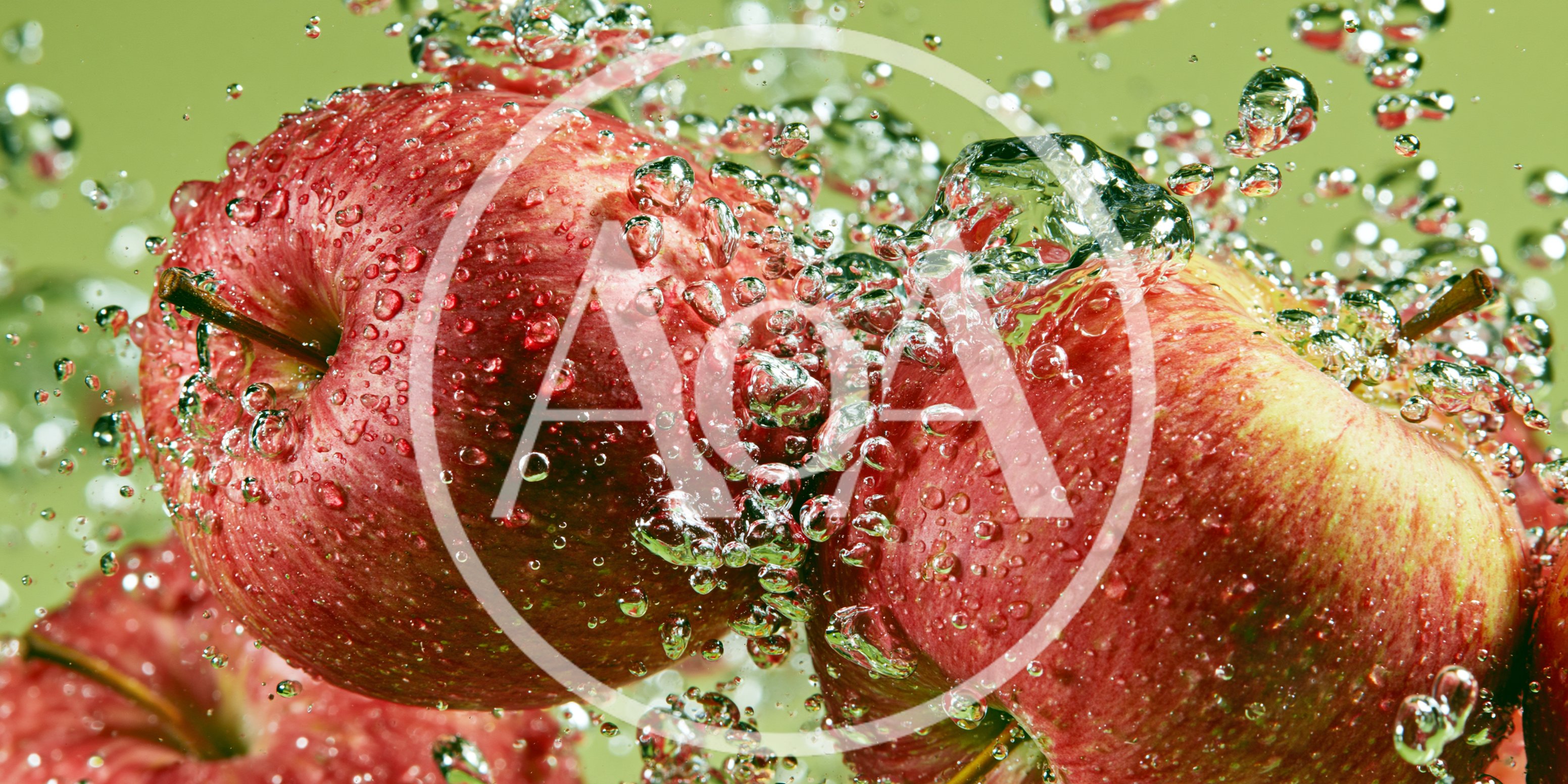 Red Apples Splashing Into Water With Bubbles