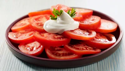 Fresh Sliced Tomato Salad With Creamy Dressing