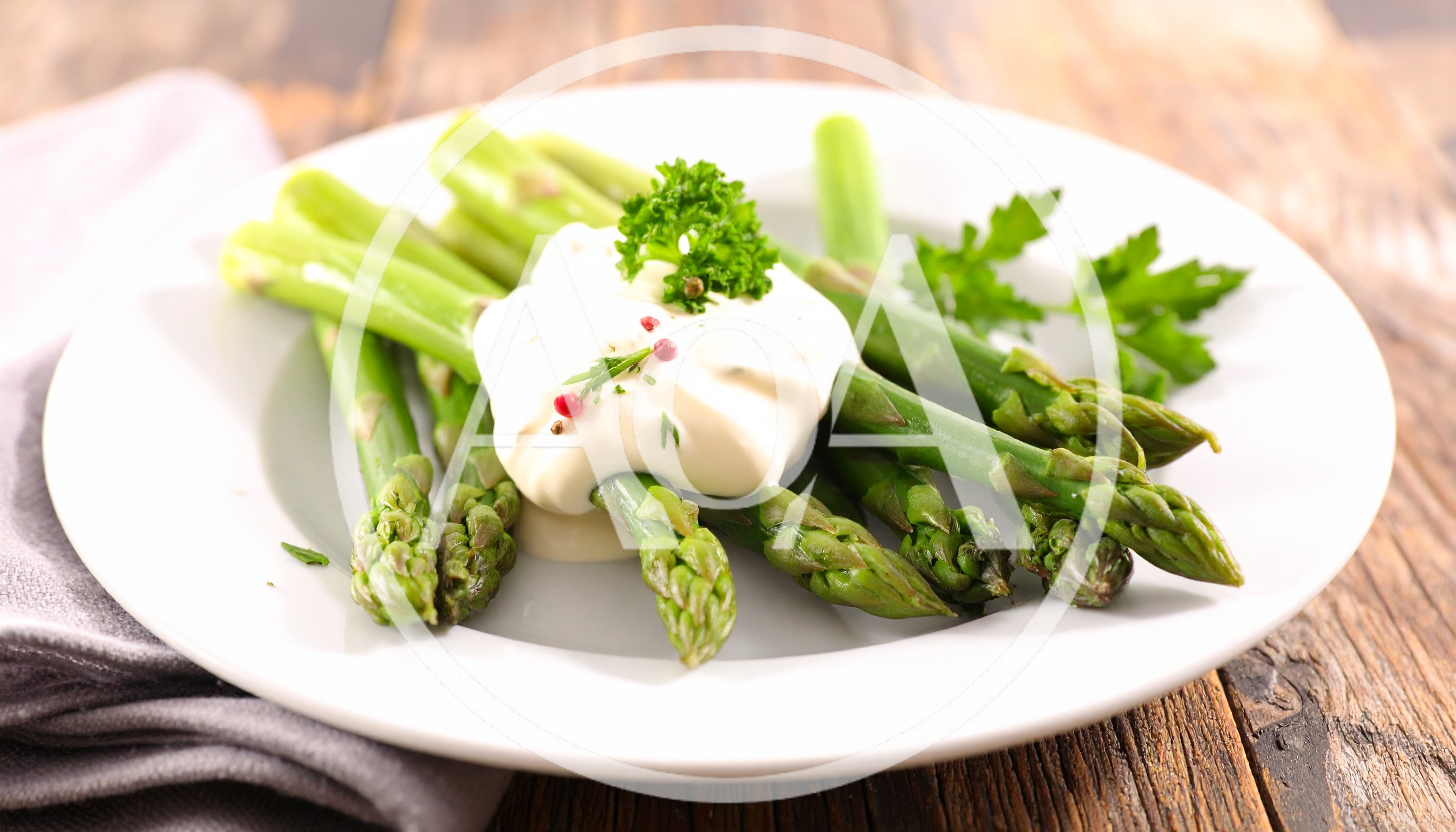 Fresh Green Asparagus Spears With Creamy Sauce