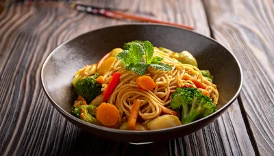 Vegetable Stir Fry Noodles in a Dark Bowl