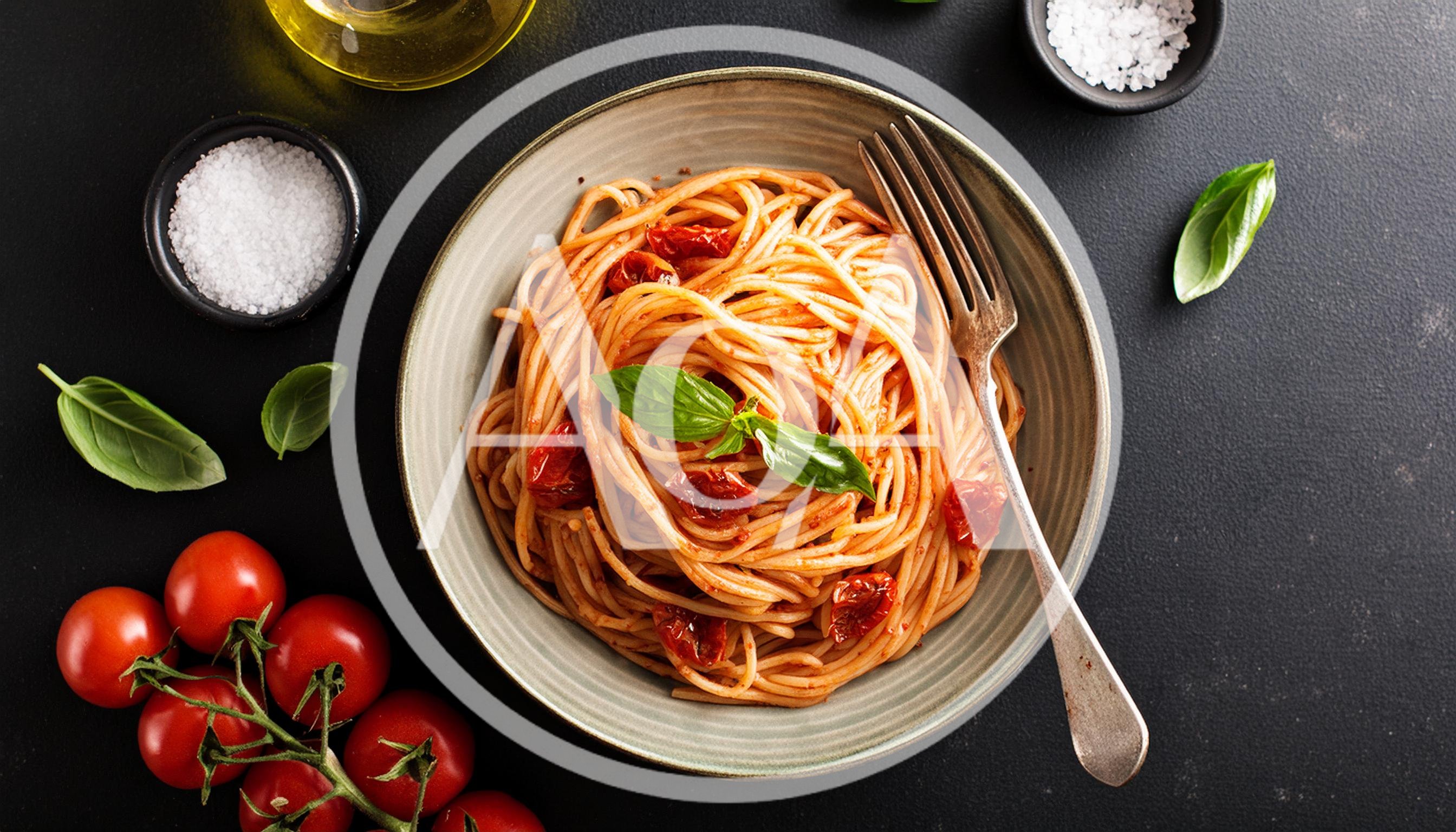 Spaghetti With Sun Dried Tomatoes In A Bowl