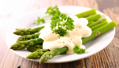 Fresh Green Asparagus Spears With Creamy Sauce