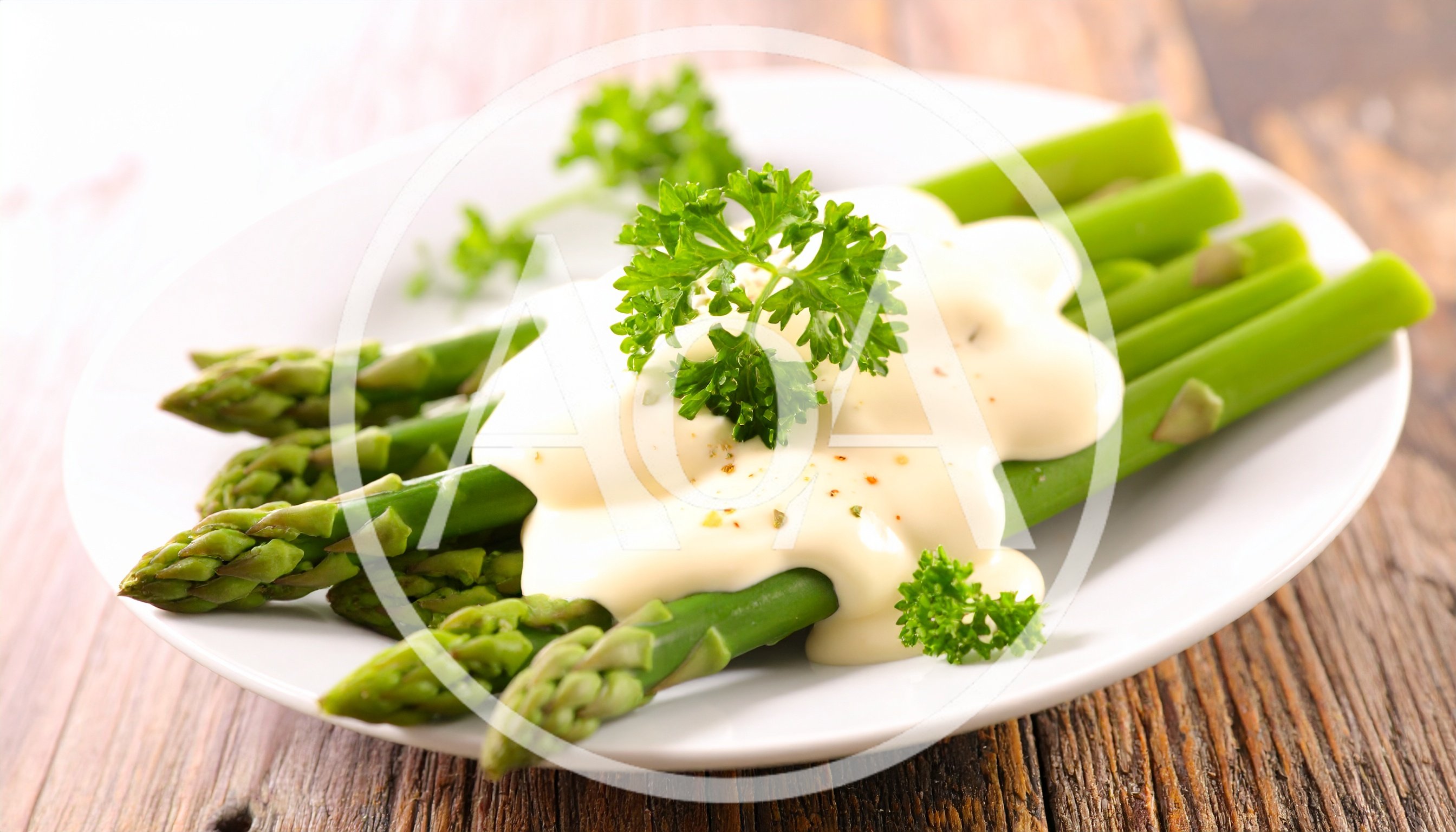 Fresh Green Asparagus Spears With Creamy Sauce