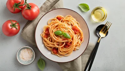 Spaghetti With Tomato Sauce And Fresh Basil