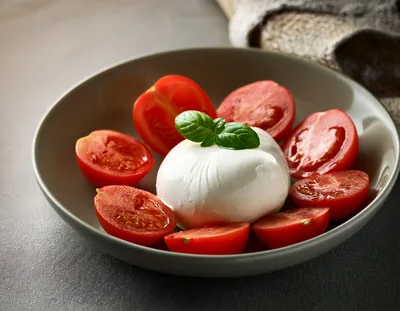 Fresh Mozzarella Cheese Ball With Sliced Tomatoes