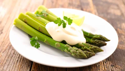 Fresh Green Asparagus Spears with Mayonnaise Sauce
