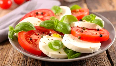 Fresh Caprese Salad with Tomato and Mozzarella