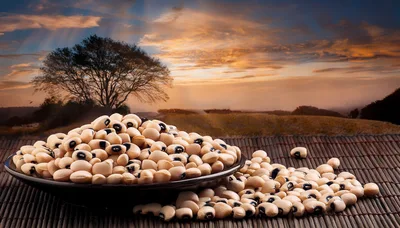 Black Eyed Peas in a Bowl on a Bamboo Mat