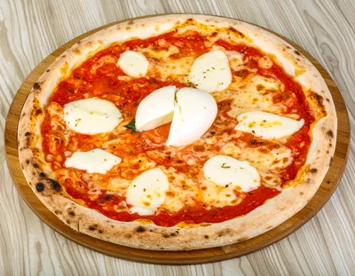 Fresh Margherita Pizza With Burrata Cheese
