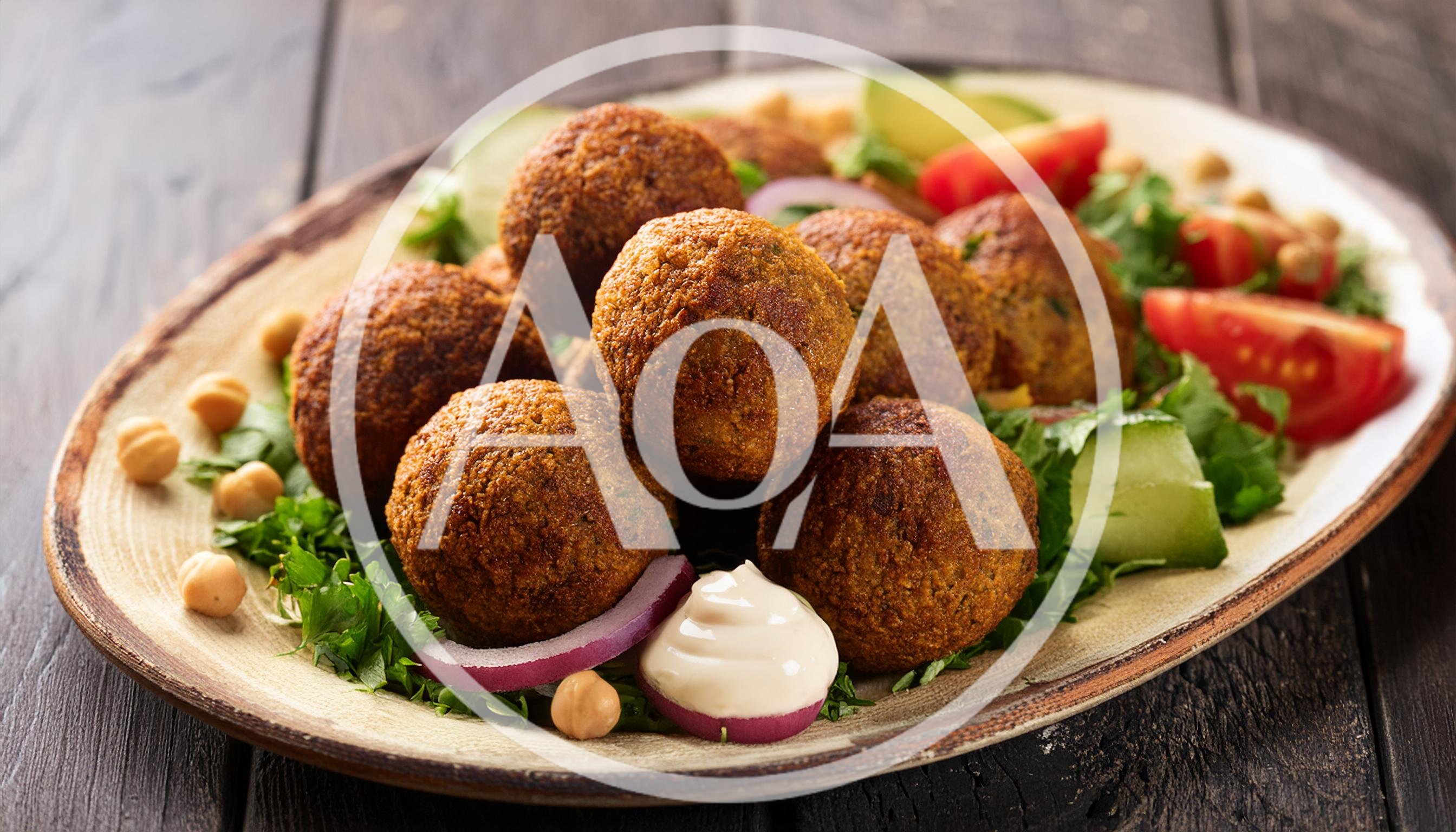Fresh Falafel Balls Served With Vegetables And Sauce