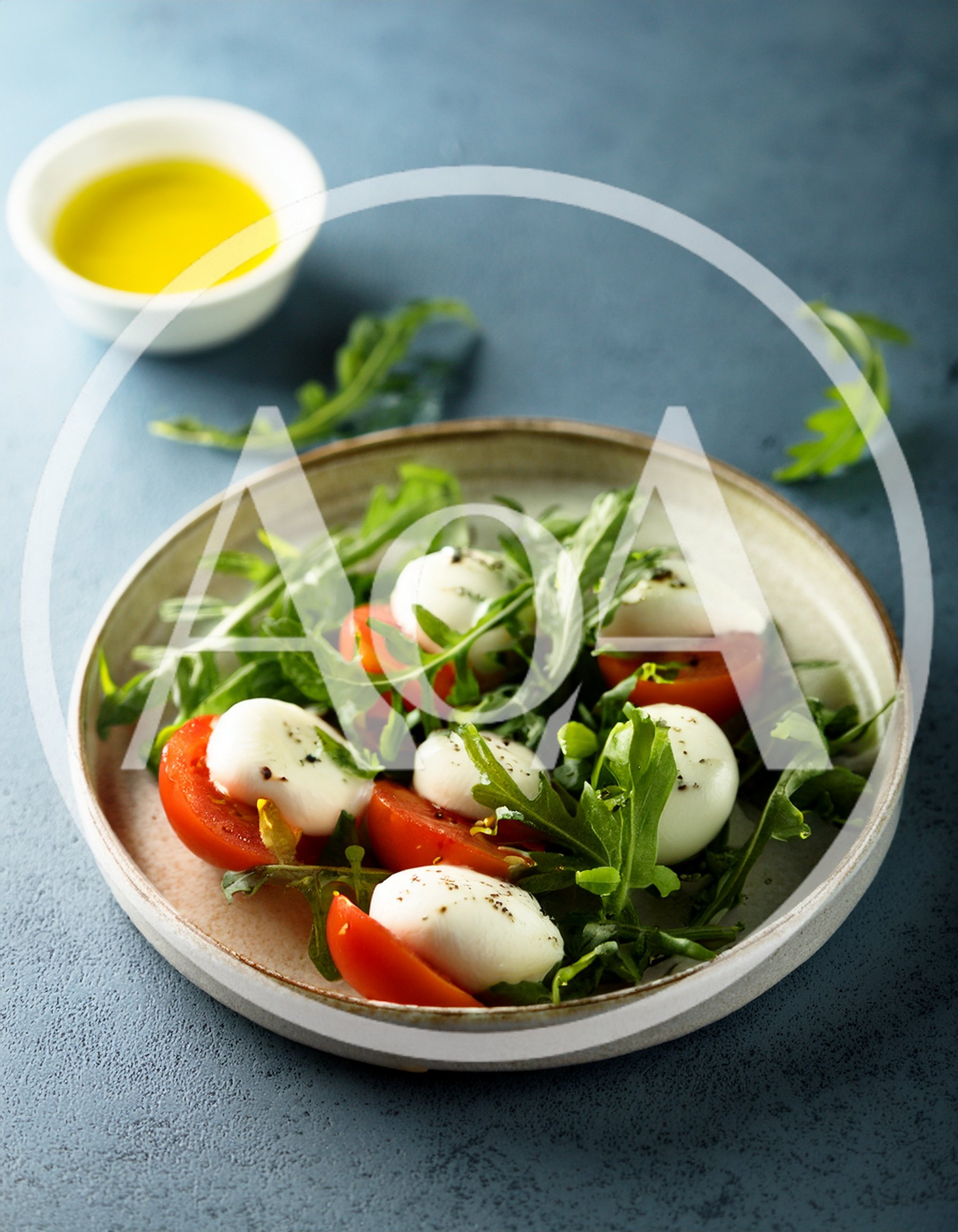 Fresh Caprese Salad with Arugula and Mozzarella