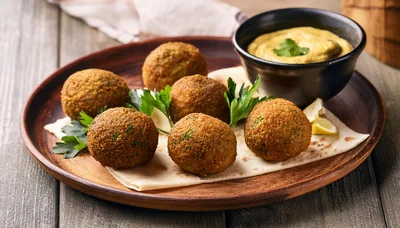 Fresh Falafel Balls Served With Hummus Dip