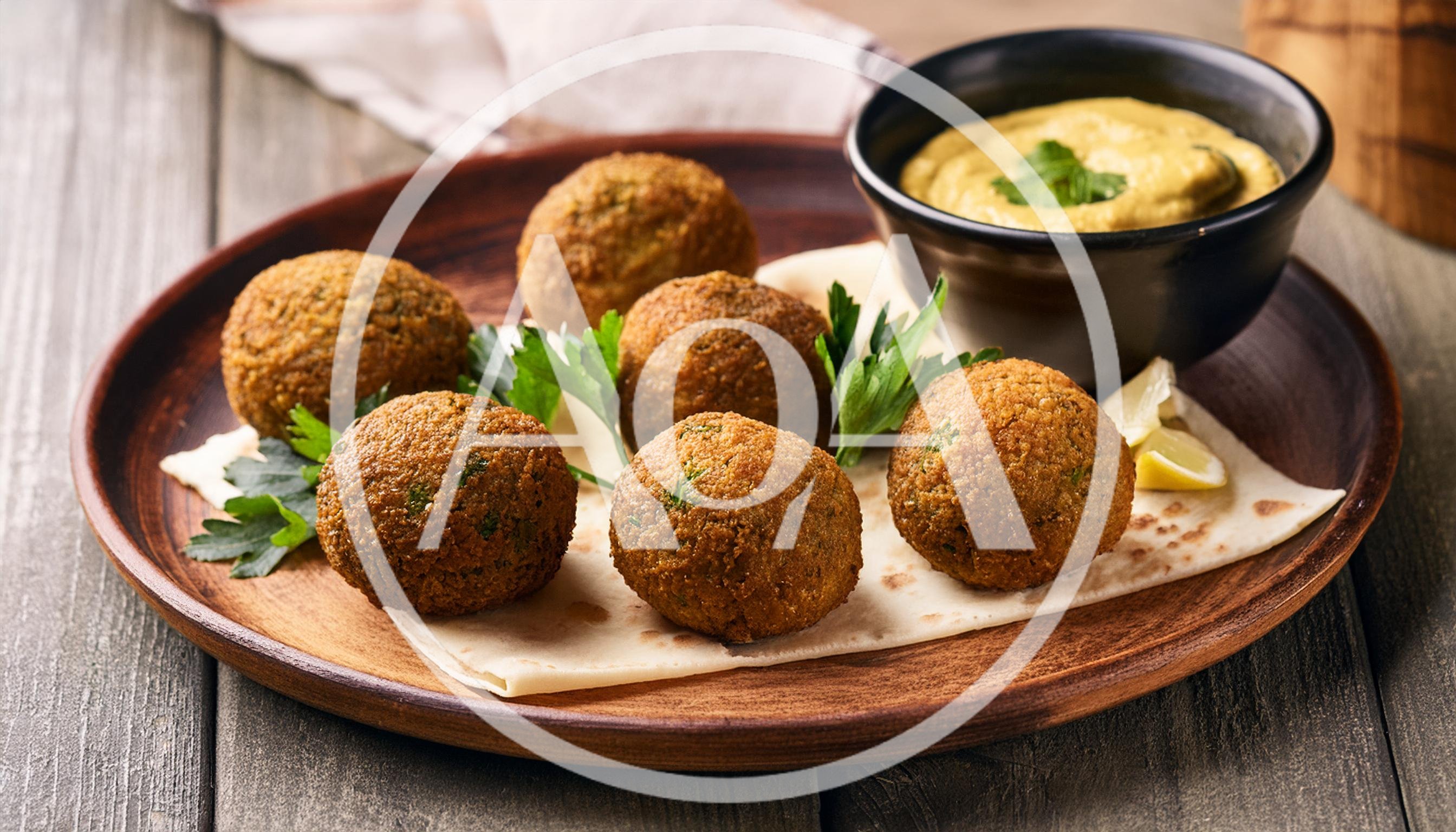 Fresh Falafel Balls Served With Hummus Dip