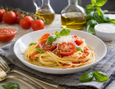 Spaghetti Pasta With Fresh Cherry Tomatoes And Basil