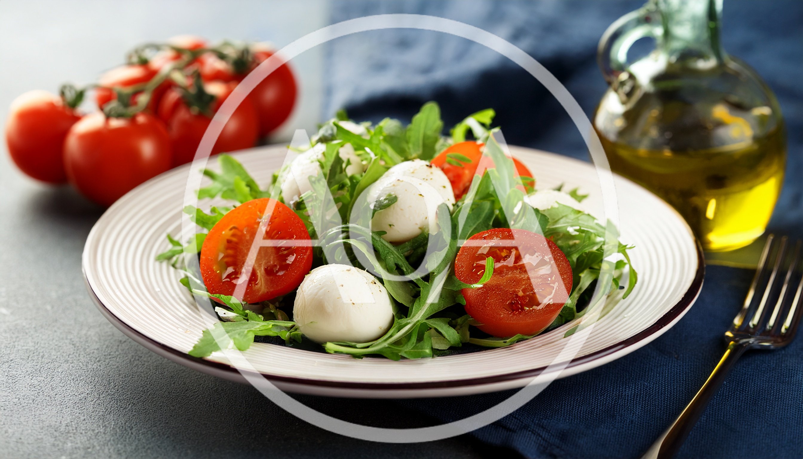 Fresh Caprese Salad With Arugula And Cherry Tomatoes