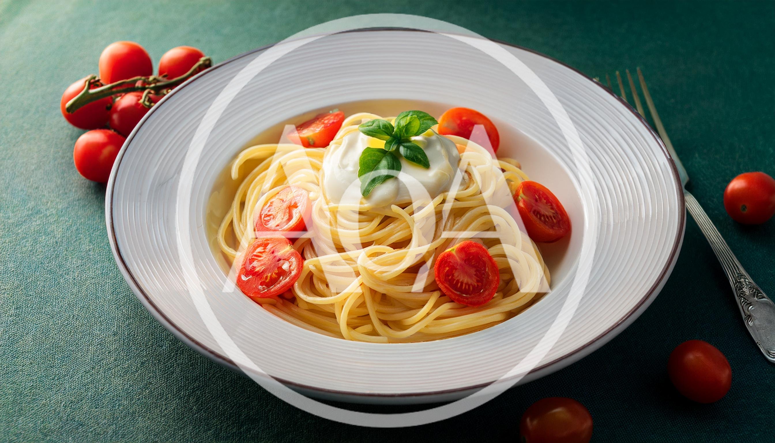 Spaghetti Pasta With Burrata Cheese And Cherry Tomatoes