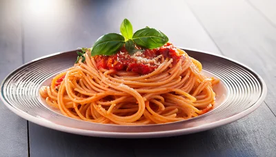 Spaghetti With Tomato Sauce And Fresh Basil