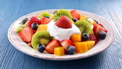 Fresh Fruit Salad With Yogurt Topping