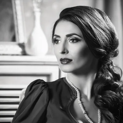 Elegant Woman With Pearl Necklace In Vintage Style