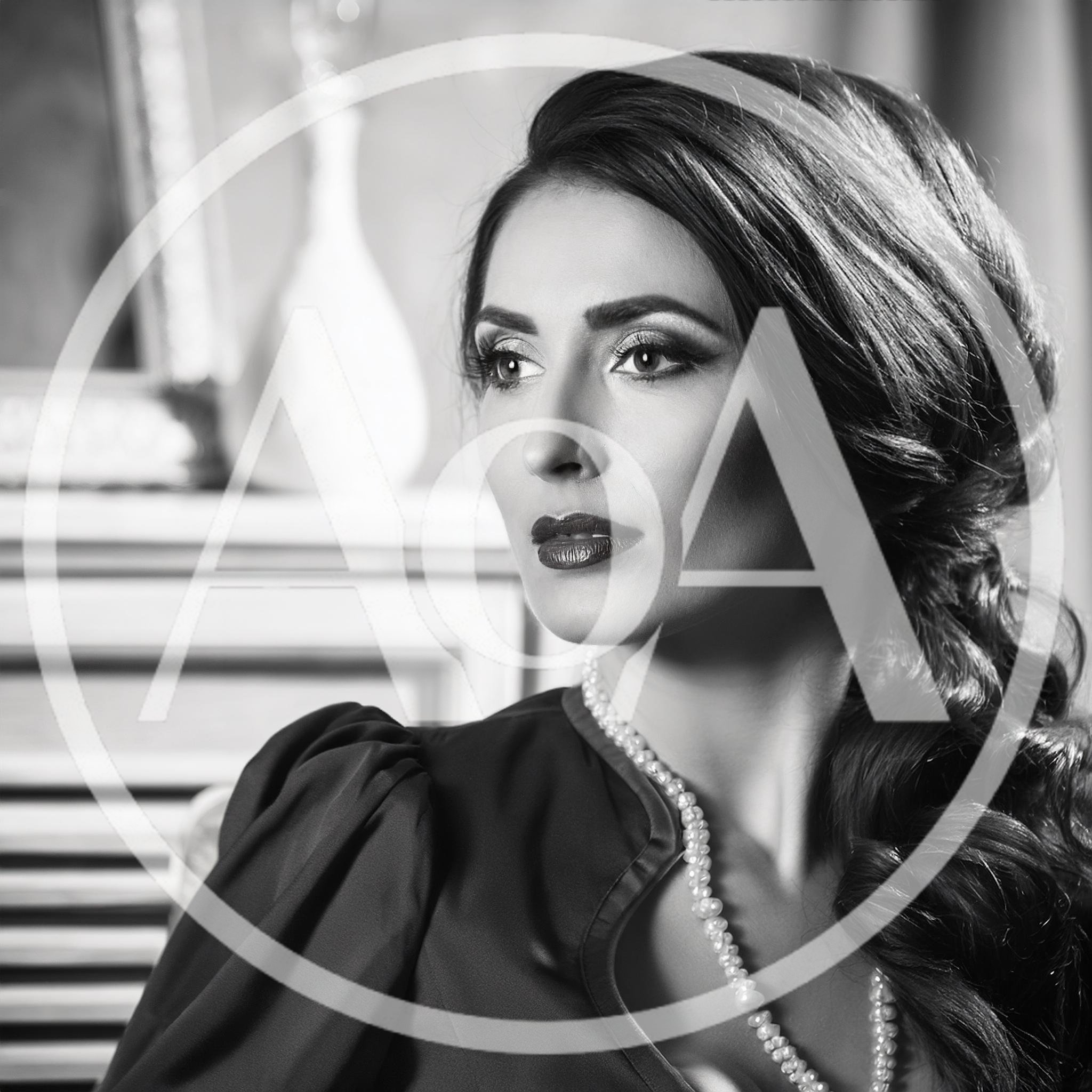 Elegant Woman With Pearl Necklace In Vintage Style
