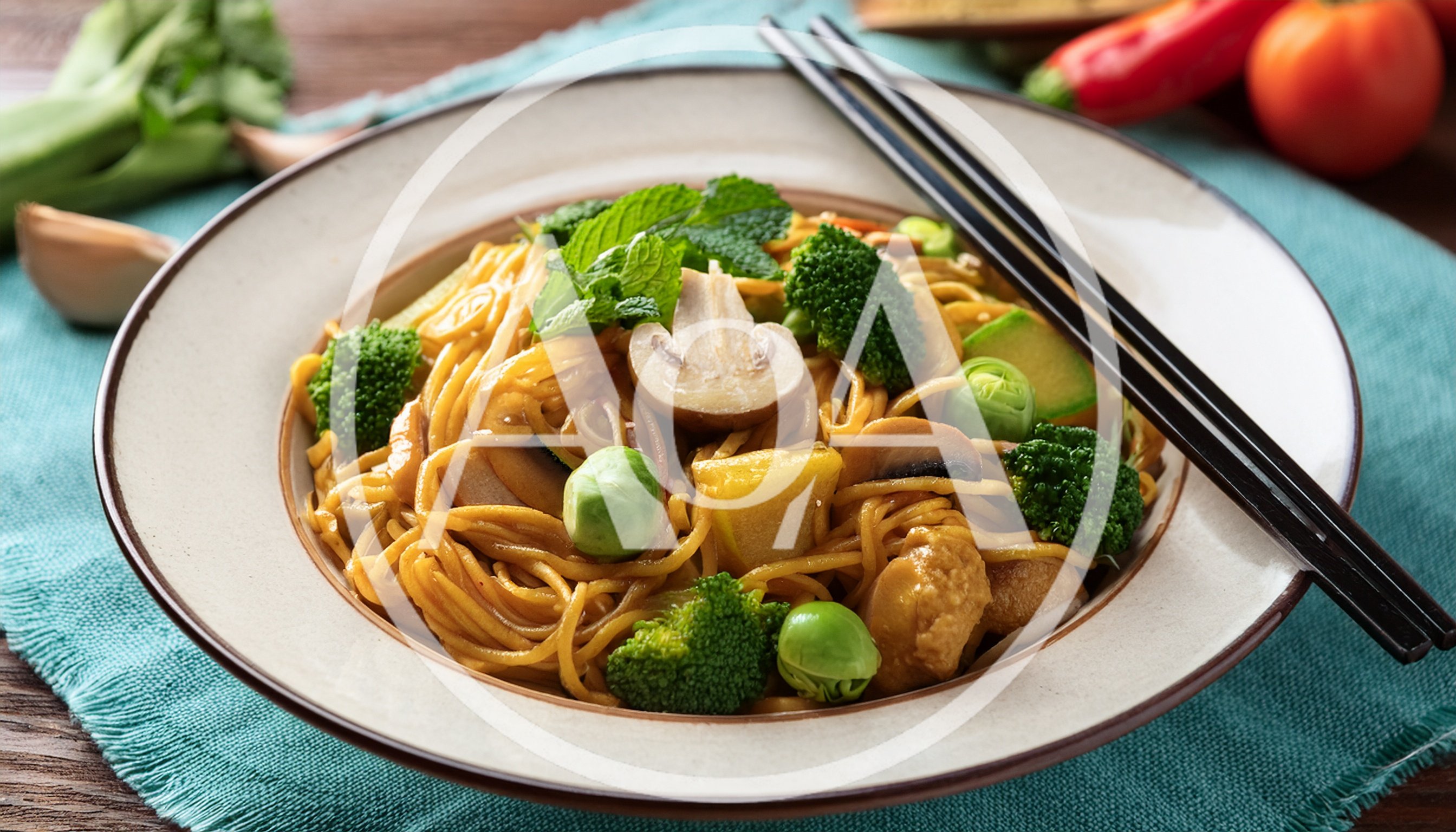 Stir Fried Noodles With Vegetables In A Bowl