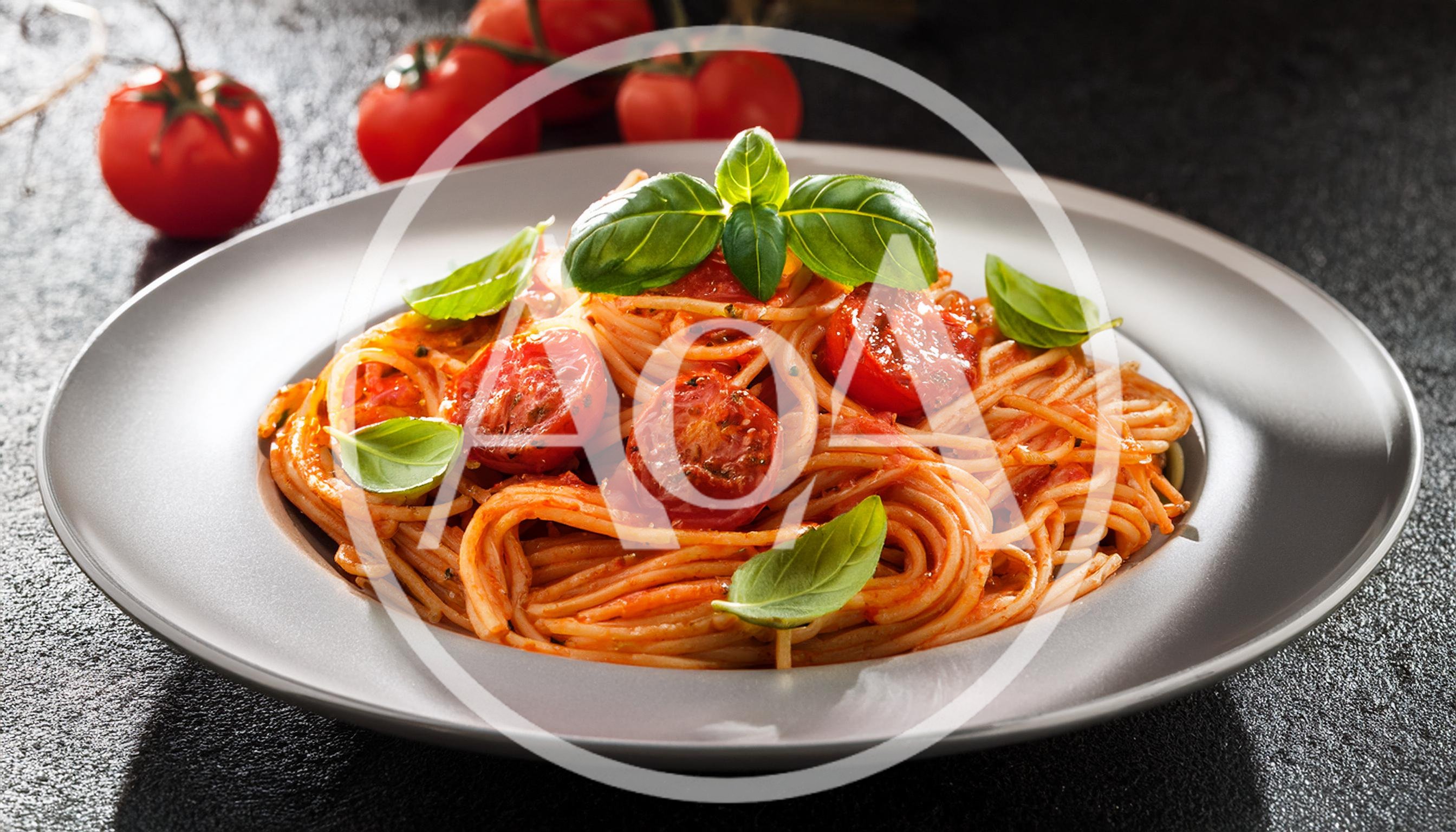 Spaghetti With Tomato Sauce And Fresh Basil Leaves
