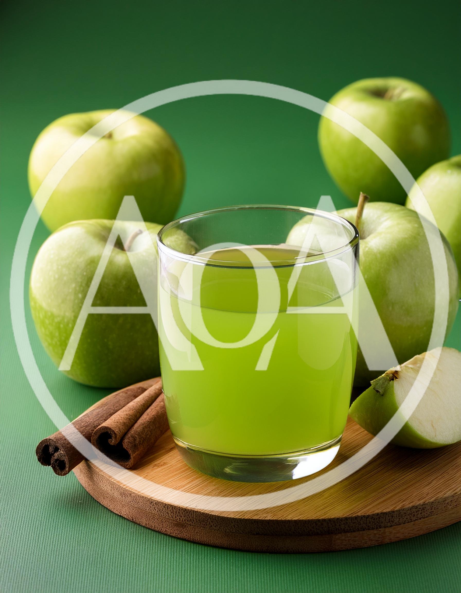 Fresh Green Apple Juice With Cinnamon Sticks