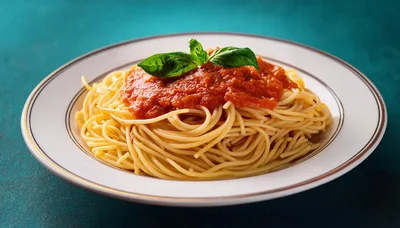 Spaghetti With Tomato Sauce And Fresh Basil