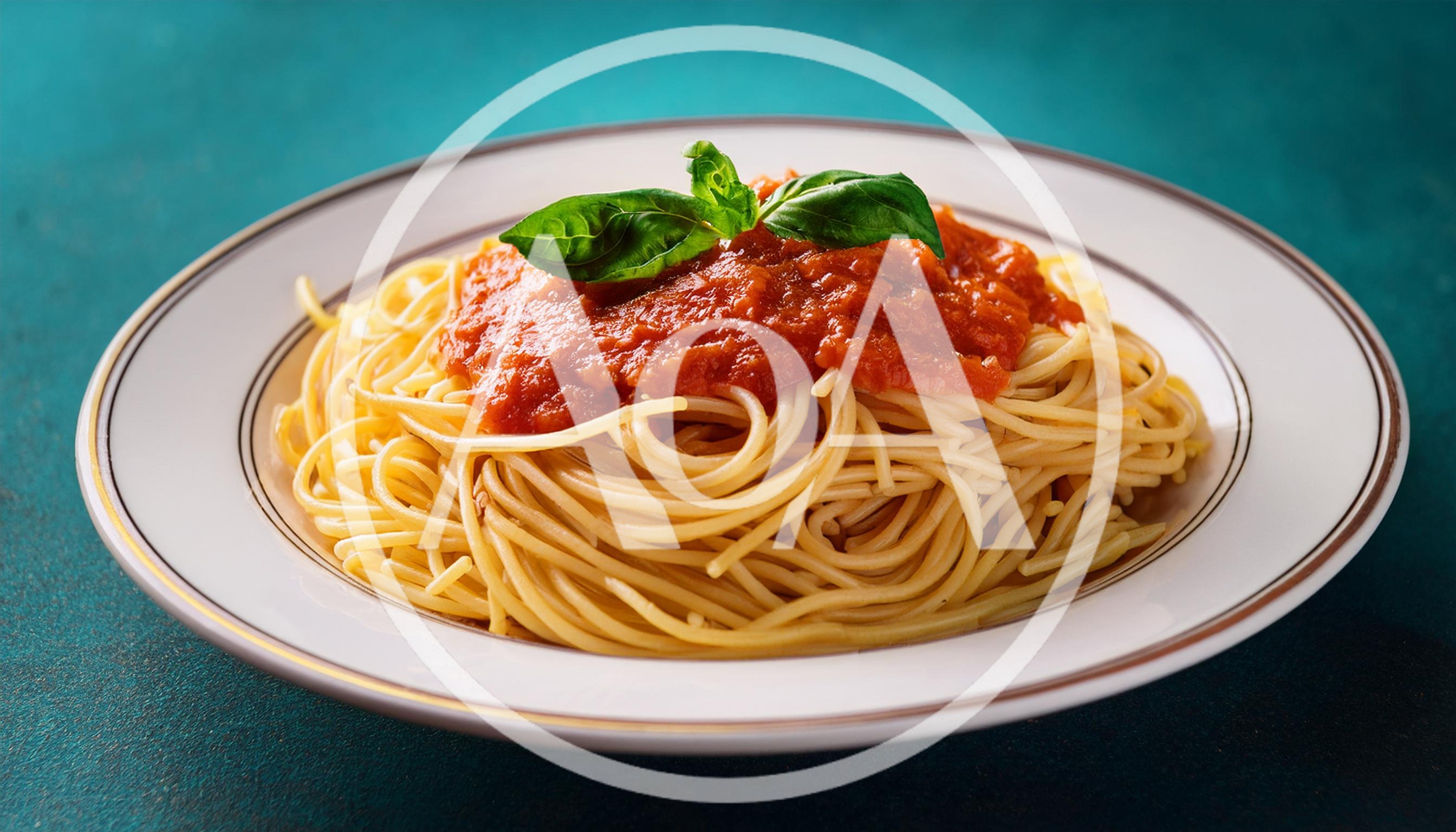 Spaghetti With Tomato Sauce And Fresh Basil
