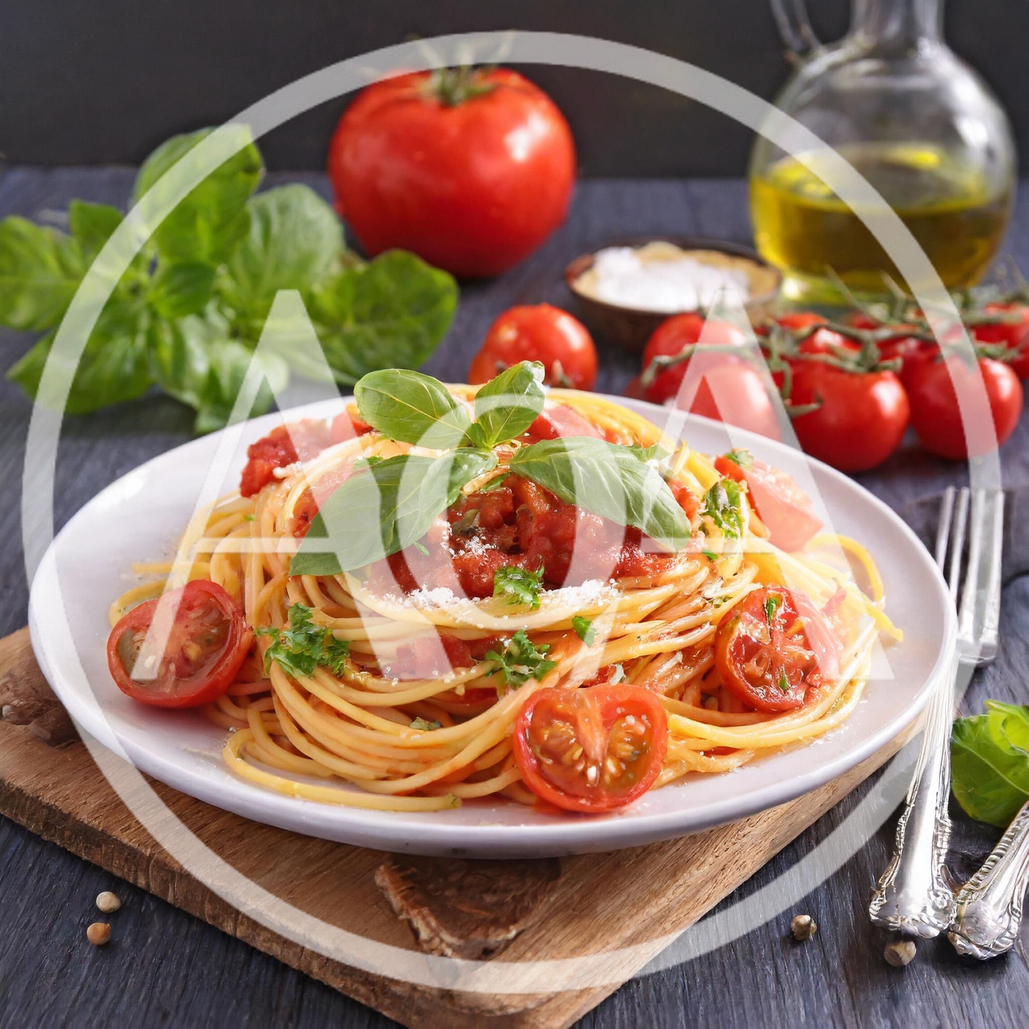 Spaghetti With Tomato Sauce And Fresh Basil