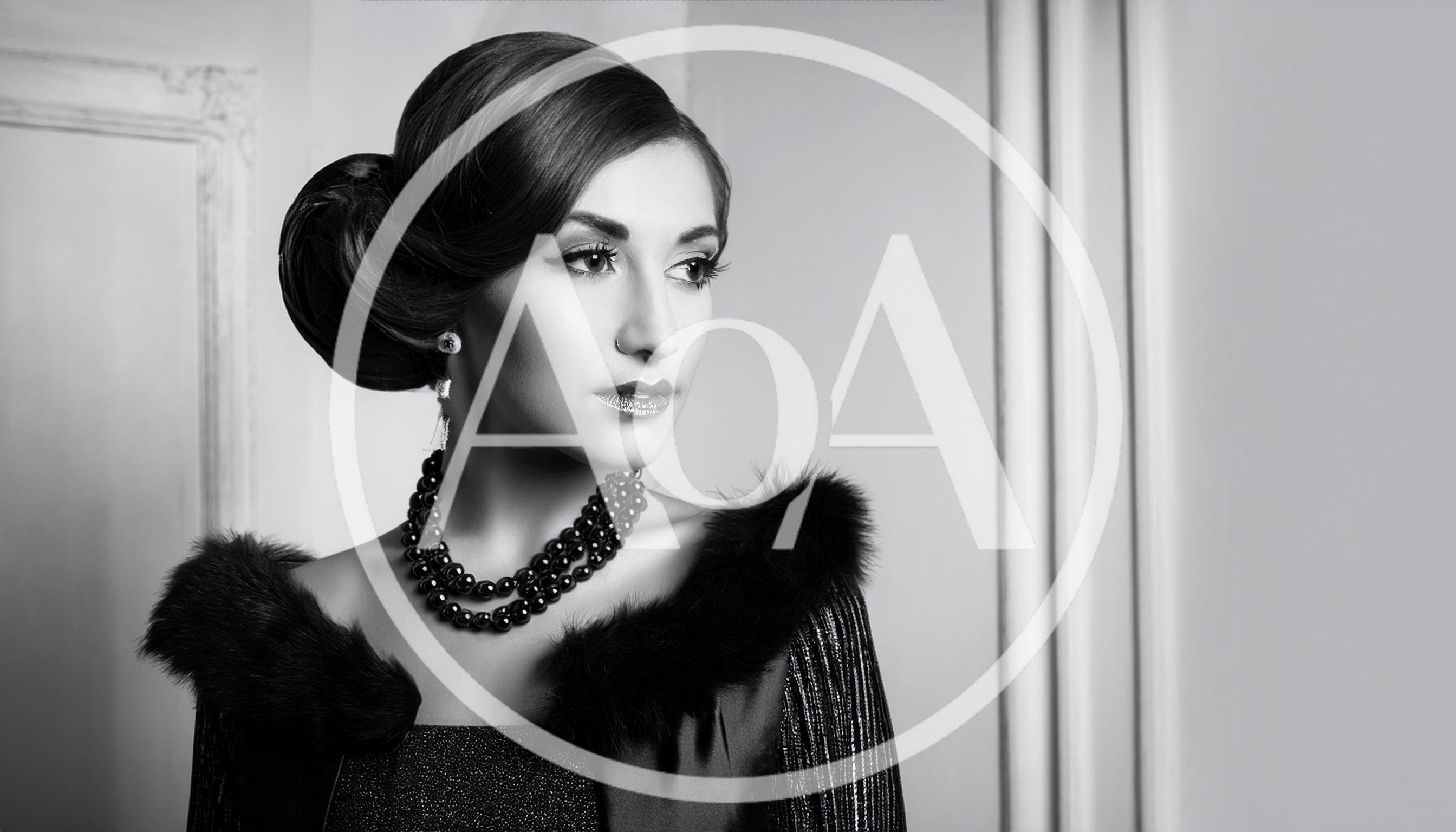 Elegant Woman With Vintage Hairstyle And Fur Stole